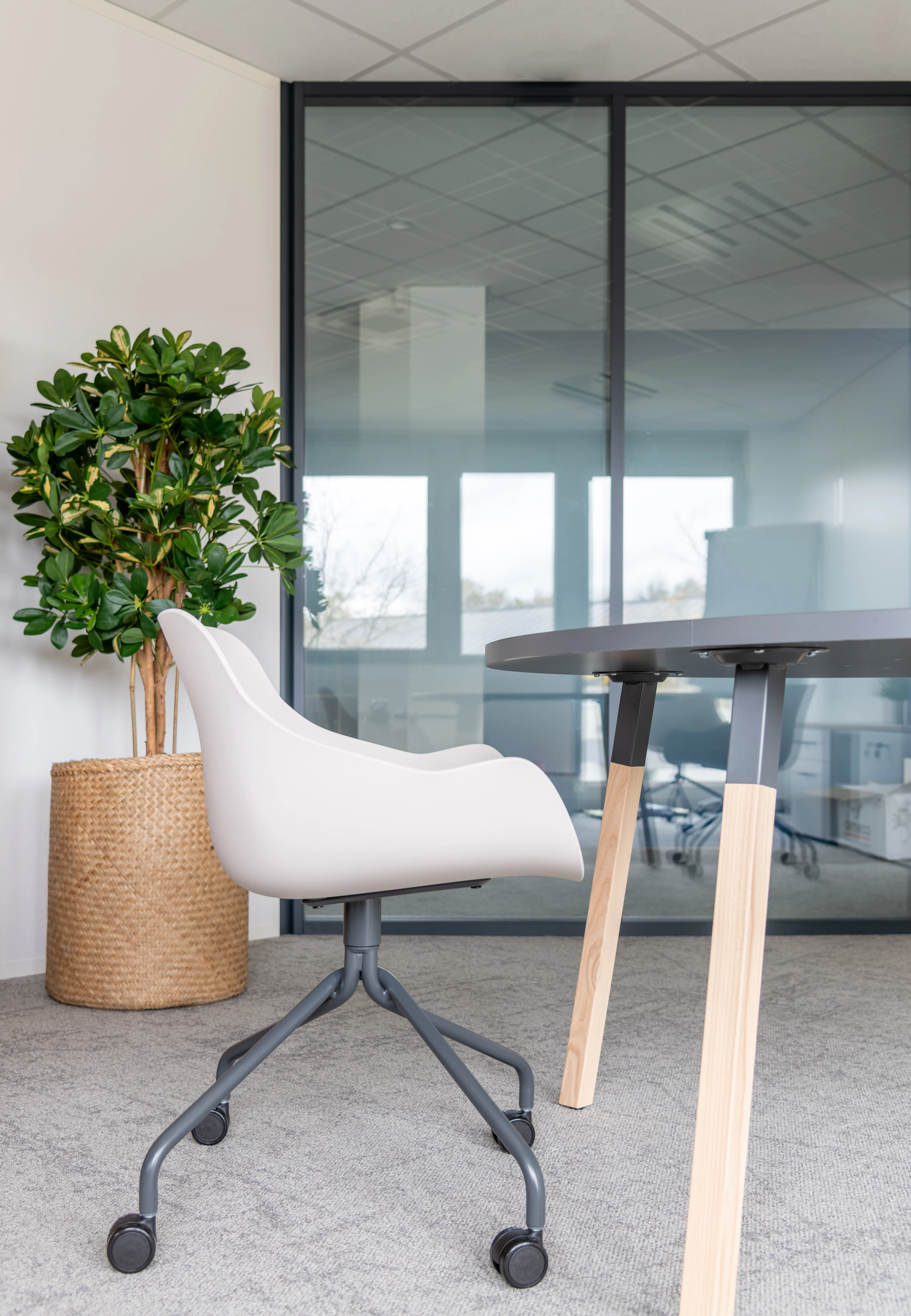 Cabinet Vilaine et Associes — détail mobilier et matières